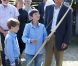 Le prince Joachim de Danemark avec ses, fils les princes Felix et Nikolai le 2 août 2011.