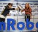 Justin Bieber inaugure un nouveau robot qui danse au salon CES de Las Vegas, le 11 janvier 2012