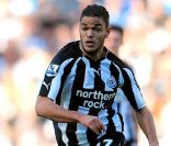  Remplaçant à Newcastle depuis son retour de blessure, Hatem Ben Arfa prend son mal en patience. 
 Il se livre à des confessions intimes inattendues dans le quotidien  L'Equipe  en date du 16 janvier 2012. 