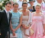  La princesse Stéphanie de Monaco et ses trois enfants, Louis et Pauline Ducruet, et Camille Gottlieb, lors du mariage du prince Albert et de Charlene Wittstock le 2 juillet 2011. 
 La princesse Stéphanie de Monaco livre une interview croisée débordant d'amour avec ses deux filles, Pauline et Camille, dans le magazine  Gala  en date du 18 janvier 2012. 