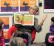 La princesse Laurentien des Pays-Bas fait la lecture aux élèves de l'école primaire De Windroos d'Amersfoort, le 18 janvier 2012, dans le cadre du National reading Breakfast.