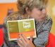 La princesse Laurentien des Pays-Bas fait la lecture aux élèves de l'école primaire De Windroos d'Amersfoort, le 18 janvier 2012, dans le cadre du National reading Breakfast.