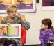 La princesse Laurentien des Pays-Bas fait la lecture aux élèves de l'école primaire De Windroos d'Amersfoort, le 18 janvier 2012, dans le cadre du National reading Breakfast.