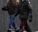 Hugh Jackman et ses enfants en pleine bataille de boules de neige à New York le 21 janvier 2012