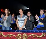  Sous le chapiteau Fontvieille, la princesse Stéphanie et sa fille Pauline Ducruet, avec Stéphane Bern et Robert Hossein, n'ont pas ménagé leurs applaudissements dimanche 22 janvier 2012, pour la quatrième soirée de spectacle du 36e Festival international du cirque de Monte-Carlo. 