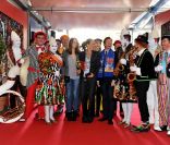 La princesse Stéphanie et sa fille Pauline Ducruet, en compagnie de Stéphane Bern, arrivent au chapiteau Fontvieille dimanche 22 janvier 2012, pour la quatrième soirée de spectacle du 36e Festival international du cirque de Monte-Carlo.