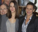La princesse Stéphanie et Pauline : Un 36e Festival du cirque main dans la main