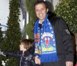 Le grand champion de moto GP Loris Capirossi et son fils de 4 ans, Riccardo, dimanche 22 janvier 2012 au 36e Festival international du cirque de  Monte-Carlo.