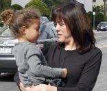 La jolie Nahla Berry et sa nounou à Los Angeles, le 24 janvier 2012