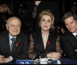 Pierre Bergé et Catherine Deneuve au Dîner de la mode pour le Sida au Pavillon d\'Armenonville à Paris, le 26 janvier 2012.