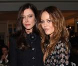 Anna Mouglalis et Vanessa Paradis au Dîner de la mode pour le Sida au Pavillon d'Armenonville à Paris, le 26 janvier 2012.