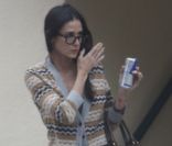 Demi Moore avec une canette de Red Bull à Los Angeles en novembre 2011