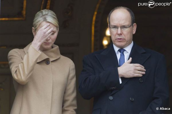 Après la messe donnée par Mgr Bernard Barsi en la cathédrale Saint-Nicolas, le prince Albert et la princesse Charlene de Monaco, de retour au palais princier, sont apparus au balcon le 27 janvier 2012 pour recevoir la bénédiction de l'archevêque, l'ovation des Monégasques, et suivre la fin des célébrations de Sainte-Dévote.