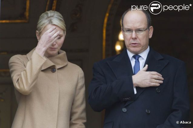 Après la messe donnée par Mgr Bernard Barsi en la cathédrale Saint-Nicolas, le prince Albert et la princesse Charlene de Monaco, de retour au palais princier, sont apparus au balcon le 27 janvier 2012 pour recevoir la bénédiction de l'archevêque, l'ovation des Monégasques, et suivre la fin des célébrations de Sainte-Dévote. 