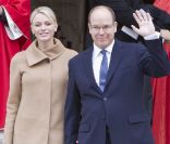 Le prince Albert et la princesse Charlene de Monaco assistaient dans la matinée du 27 janvier 2012 à la messe pontificale donnée par Mgr Bernard Barsi en l'honneur de Sainte Dévote, en la cathédrale Saint-Nicolas.