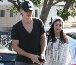 Vanessa Hudgens et son chéri Austin Butler le 12 janvier 2012 à Los Angeles