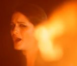 Laetitia Larusso dans les flammes dans son clip Untouchable en featuring avec B-Real