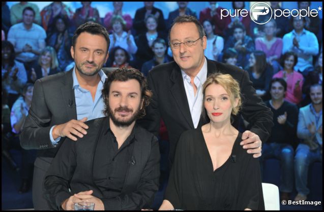  Frédéric Lopez, Jean Reno, Michael Youn et Anne Marivin lors de l'enregistrement de l'émission Leurs secrets du bonheur, diffusée sur France 2 le 7 février en prime time,le 30 janvier 2012 