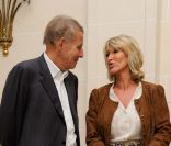 Patrick Poivre d'Arvor et Dominique Serra à la conférence de presse du 22e Rallye Aïcha des Gazelles, à la Paris, le 2 février 2012.
