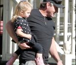  Le père de Jamie Lynn Spears, Jamie Spears, et sa petite fille Maddie Briann, lors des vacances de Thanksgiving, en Louisiane. 