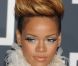 Rihanna, superbe les cheveux décolorés  