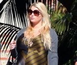 Jessica Simpson dans une station service à Santa Barbara, le samedi 28 janvier 2012.