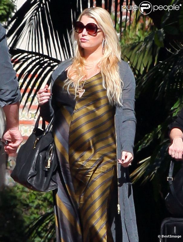 Jessica Simpson dans une station service à Santa Barbara, le samedi 28 janvier 2012.