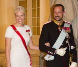 De retour de l'anniversaire de la princesse Mary à Copenhague, le prince Haakon et la princesse Mette-Marit de Norvège ont dû être évacués d'urgence ainsi que tous les passagers du vol #1462 pour Oslo, le 5 février 2012.
