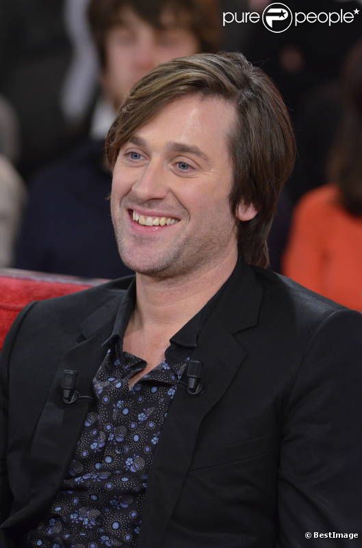 Thomas Dutronc, sur le plateau de Vivement dimanche, le mercredi 8 février 2012. Emission diffusée le dimanche 12 février 2012.