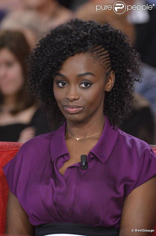 Aïssa Maïga, sur le plateau de Vivement dimanche, le mercredi 8 février 2012. Emission diffusée le dimanche 12 février 2012.