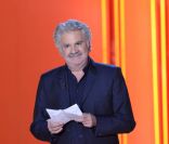 Roland Magdane, sur le plateau de Vivement dimanche, le mercredi 8 février 2012. Emission diffusée le dimanche 12 février 2012.