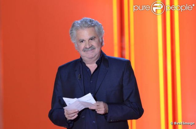 Roland Magdane, sur le plateau de Vivement dimanche, le mercredi 8 février 2012. Emission diffusée le dimanche 12 février 2012.