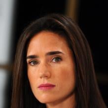 Jennifer Connelly est discrète mais ses cheveux bruns et ses yeux verts forment un duo imparable.<br />