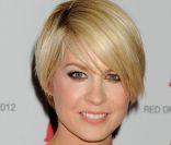 La superbe Jenna Elfman soigne son arrivée au Hammerstein Ballroom à New York, le 8 février 2012.