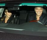 George Clooney et Stacey Keibler après un dîner en amoureux à Los Angeles, le 8 février 2012