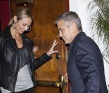 George Clooney et Stacey Keibler après un dîner en amoureux à Los Angeles, le 8 février 2012