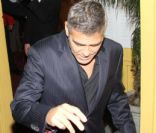 George Clooney et Stacey Keibler après un dîner en amoureux à Los Angeles, le 8 février 2012