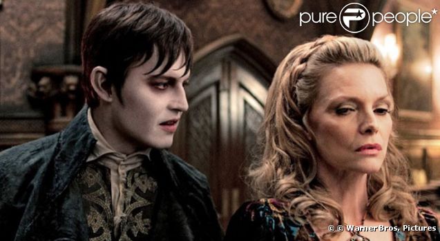 Johnny Depp et Michelle Pfeiffer dans Dark Shadows.