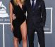 Adam Levine de Maroon 5 et Anna Vyalitsina sur le tapis rouge de la cérémonie des 54e Grammy Awards au Staples Center de Los Angeles le 12 février 2012. Les stars étaient nombreuses à être venues accompagnées pour la grand-messe des récompenses musicales américaines.