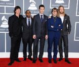 Maroon 5 sur le tapis rouge de la cérémonie des 54e Grammy Awards au Staples Center de Los Angeles le 12 février 2012. Les stars étaient nombreuses à être venues accompagnées pour la grand-messe des récompenses musicales américaines.