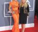 Fergie et sa mère sur le tapis rouge de la cérémonie des 54e Grammy Awards au Staples Center de Los Angeles le 12 février 2012. Les stars étaient nombreuses à être venues accompagnées pour la grand-messe des récompenses musicales américaines.