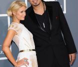 Paris Hilton et Afrojack sur le tapis rouge de la cérémonie des 54e Grammy Awards au Staples Center de Los Angeles le 12 février 2012. Les stars étaient nombreuses à être venues accompagnées pour la grand-messe des récompenses musicales américaines.