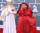 sur le tapis rouge de la cérémonie des 54e Grammy Awards au Staples Center de Los Angeles le 12 février 2012. Les stars étaient nombreuses à être venues accompagnées pour la grand-messe des récompenses musicales américaines.