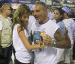 Christian Audigier et sa douce Nathalie Sorensen en pleine démonstration de samba à Rio le 10 février 2012