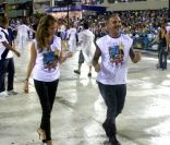 Christian Audigier : Amoureux au bras de sa douce durant le Carnaval de Rio