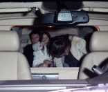 Tom Cruise, Katie Holmes et leur fille Suri se rendent dans un restaurant français de Beverly Hills, le 13 février 2012.