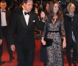  William et Kate, en Alice Temperley, à l'avant-première de War Horse, à Londres en janvier 2012. 
 En avril 2012, à l'occasion du premier anniversaire de son premier mariage avec le prince William, Kate Middleton surgira en statue de cire dans quatre musées Madame Tussauds... et en Barbie ! 