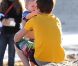 Justin Bieber, très maternel entouré d'enfants de sa famille, sur une plage de Malibu, le vendredi 17 février 2012.