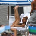 Chris Brown : Fou de bonheur aux côtés de sa petite amie... grâce à Rihanna ?