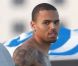 Chris Brown et sa compagne Karrueche Tran passent l'après-midi sur une plage de Miami avec des amis le 17 février 2012